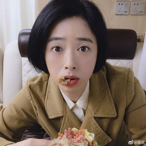 乔欣吃瓜表情,表情包界的“新宠”