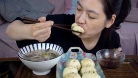 在家看剧吃外日料犯法吗,法律边界何在？